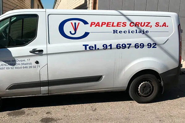 Vehículo de Papeles Cruz para recogida de residuos sólidos urbanos