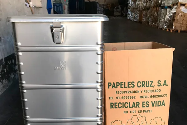 Contenedores para recuperación de papel y cartón de Papeles Cruz